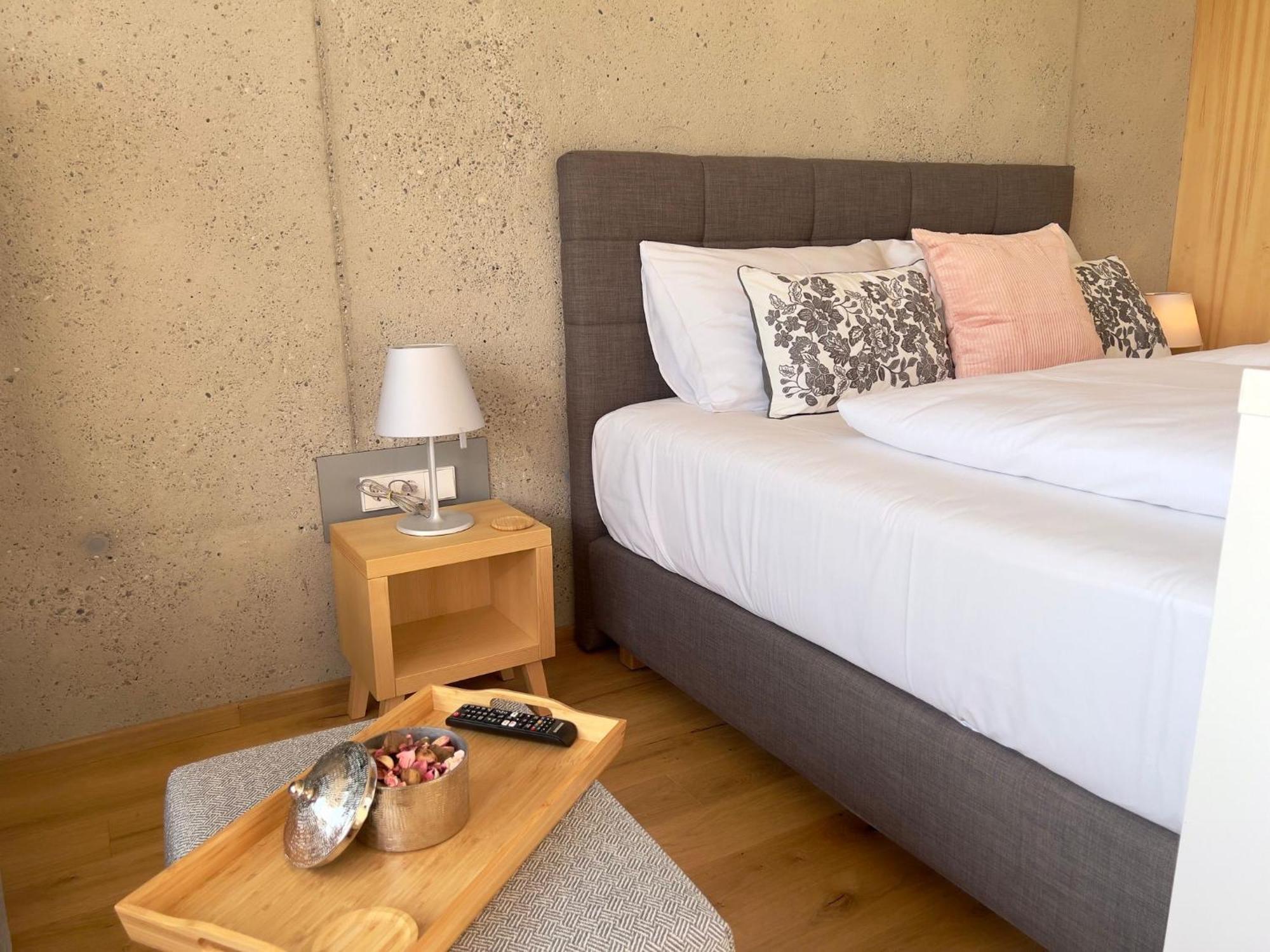 Hideaway An Der Weinstrasse - Pool & Sauna - Apartments Anderlage Spielfeld Room photo